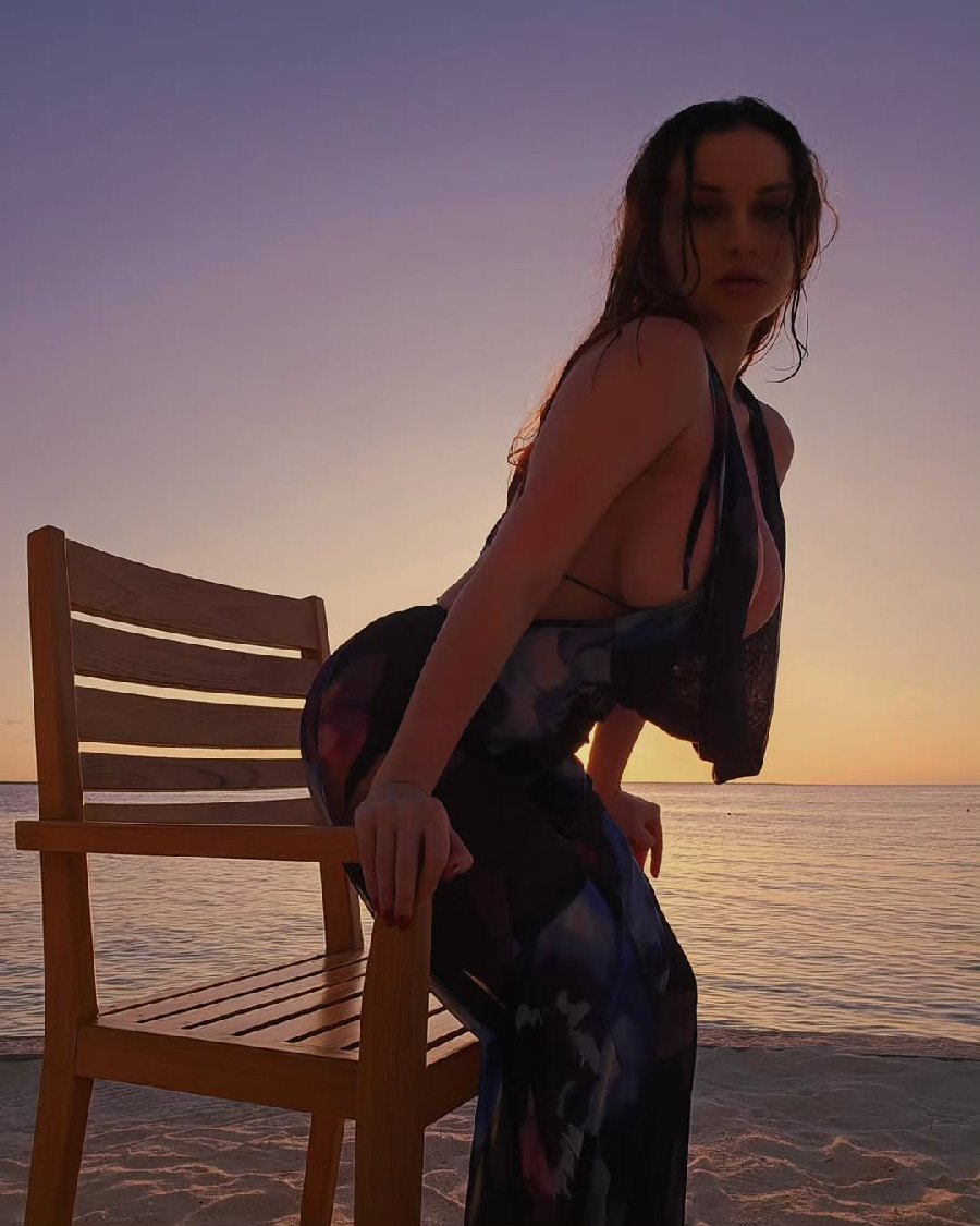 Sexy girl Miranda Faith nude in Zhaotong