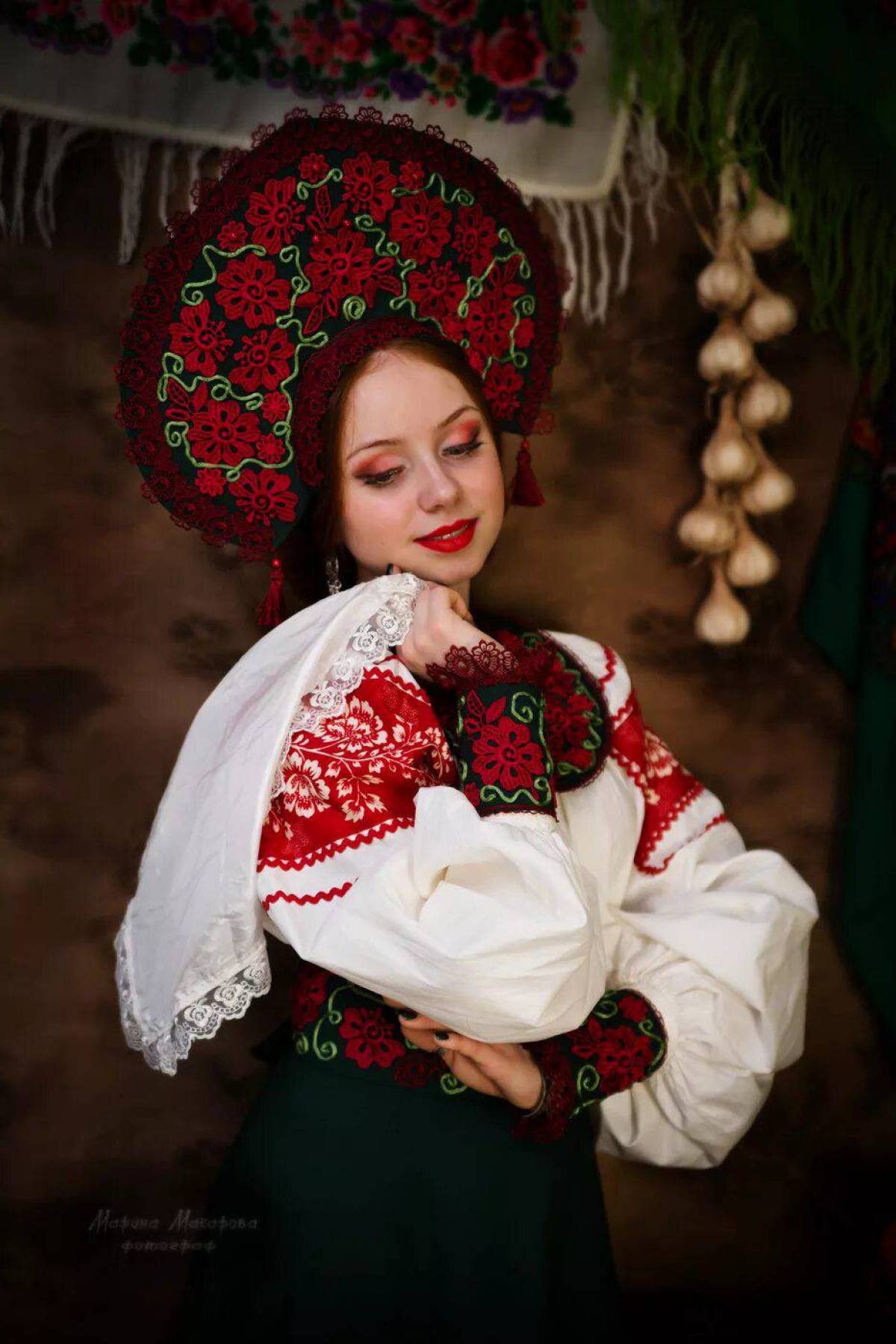 Women in Slavic costumes underwear in Zhaotong
