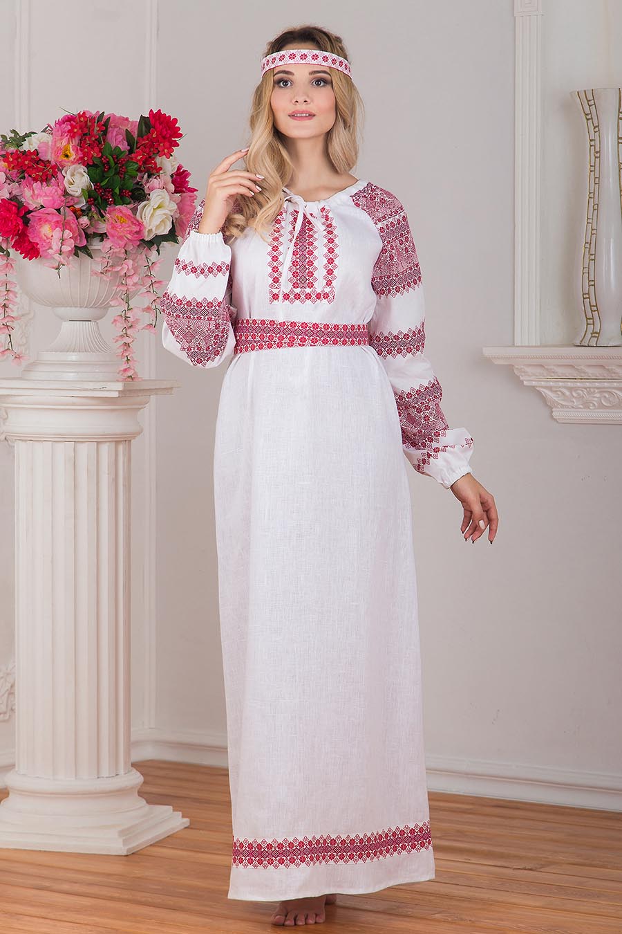 Women in Slavic costumes in Zhaotong