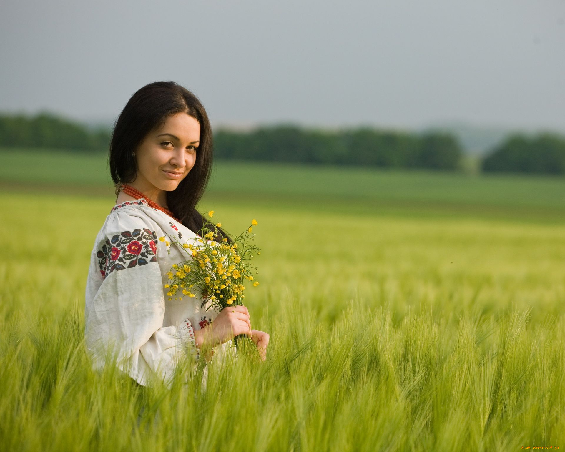Women in Slavic costumes in Zhaotong