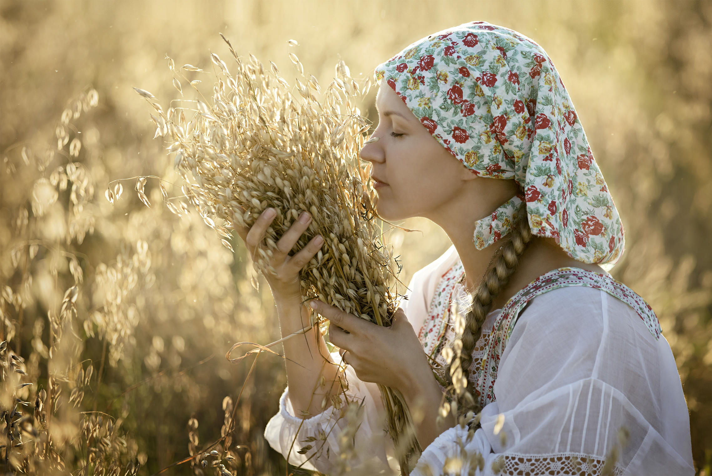 Photo Women in Slavic costumes in Zhaotong
