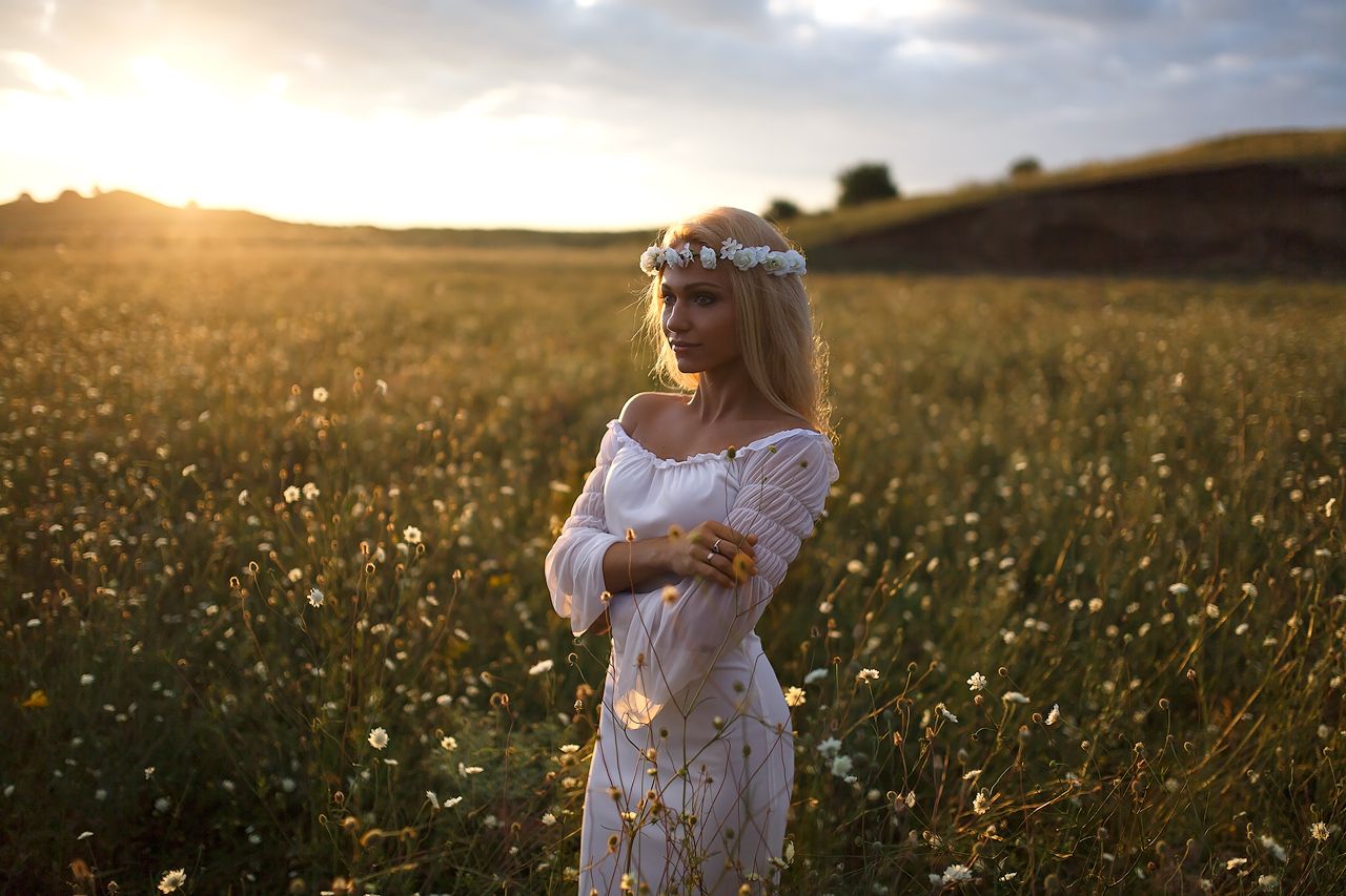 Girls in Slavic costumes in Zhaotong