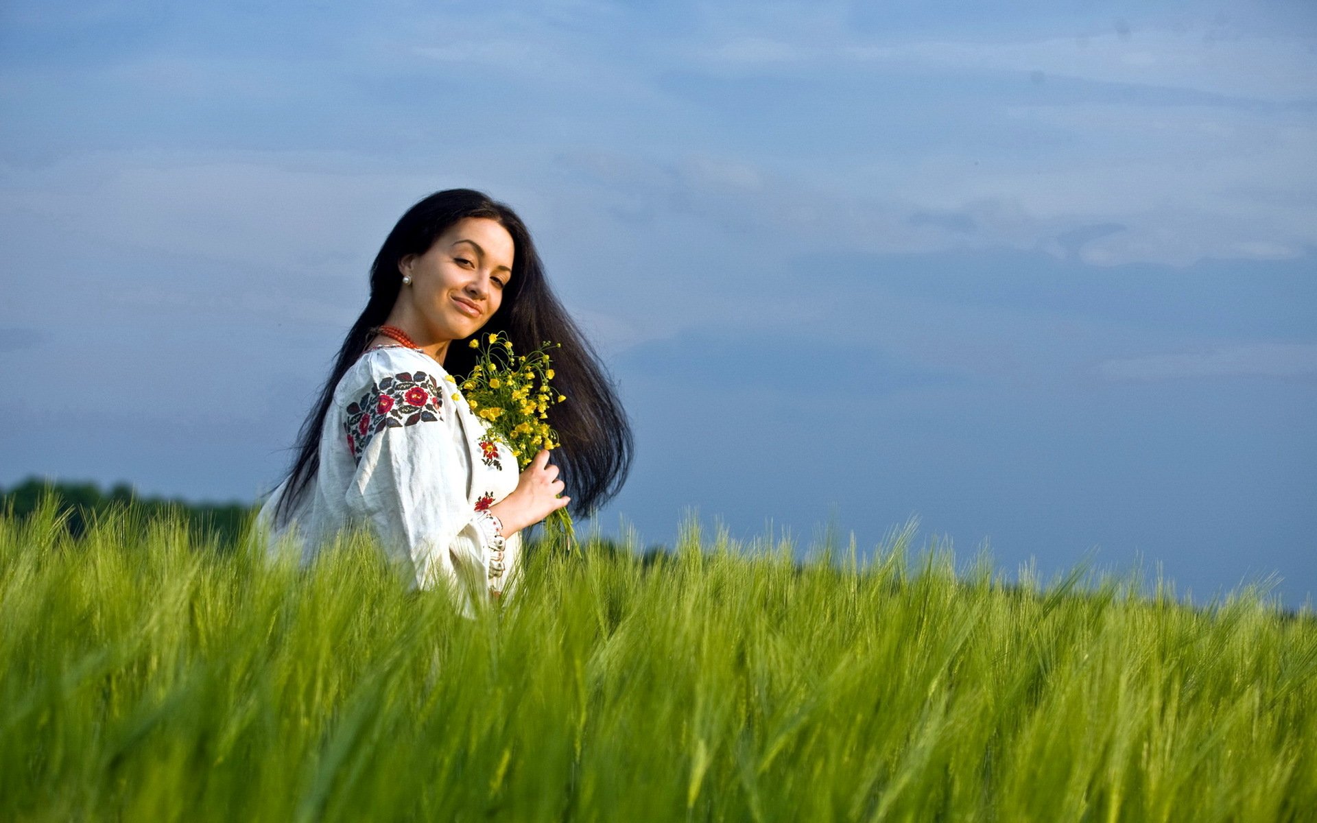 Girls in Slavic costumes in Zhaotong